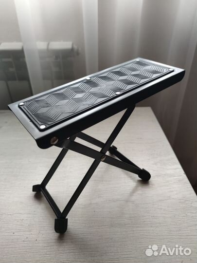 Подставка под ногу гитариста