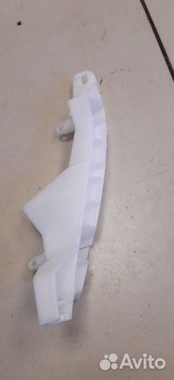 Направляющая переднего бампера правая