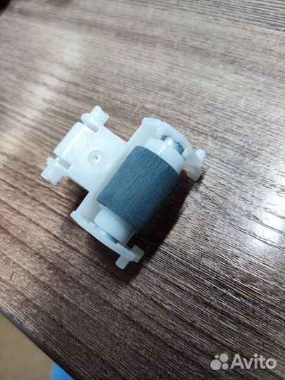 1466932 1447353 Ролик захвата на оси Epson L800