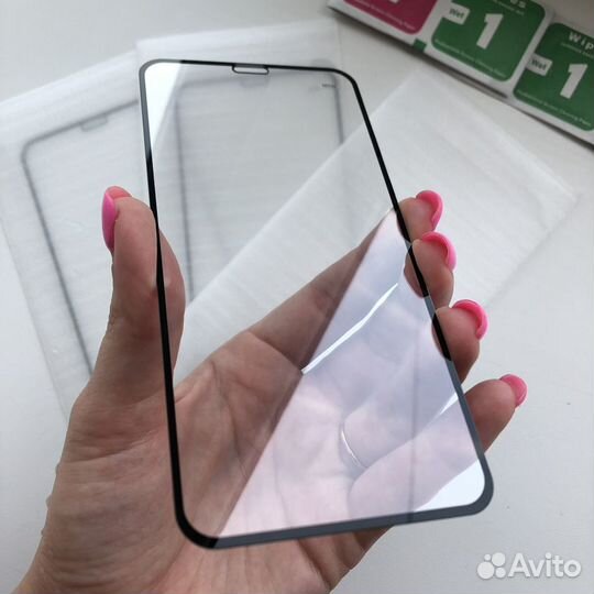 Защитное стекло на iPhone 11 pro