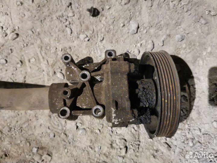 Помпа Kia Sorento XM G4KE 2011