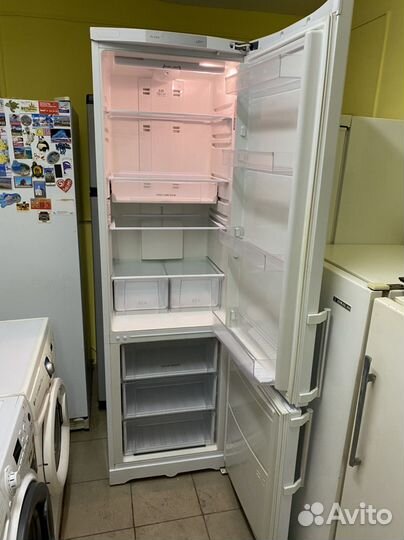 Холодильник Hotpoint-Ariston 195 см