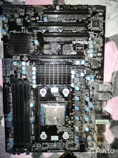 Материнская плата с процессором и памятью