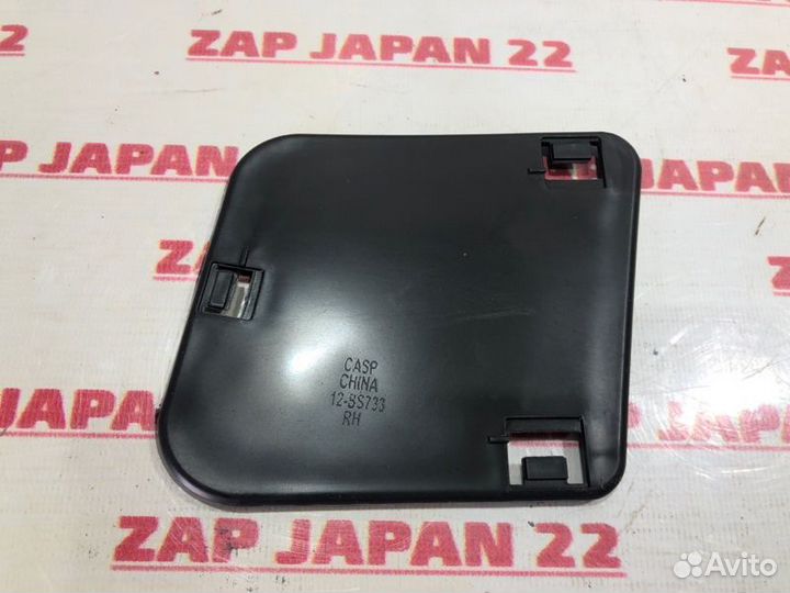 Заглушка бампера передняя правая Toyota Land