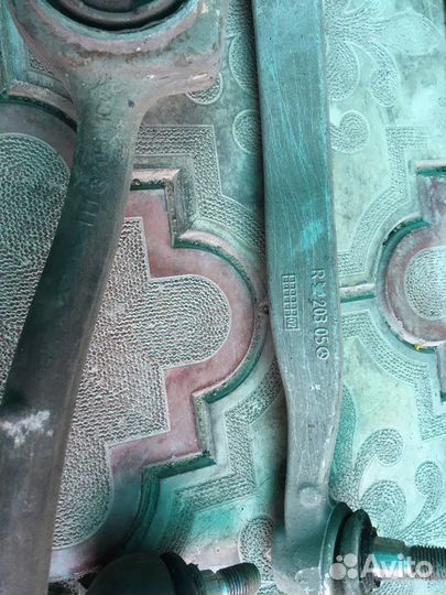 Рычаги передние не mercedes 203