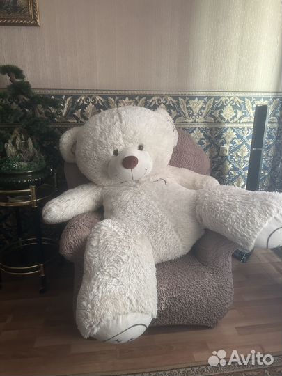 Плюшевый огромный медведь