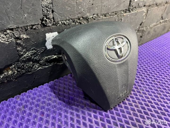 Подушка безопасности водителя Toyota Wish