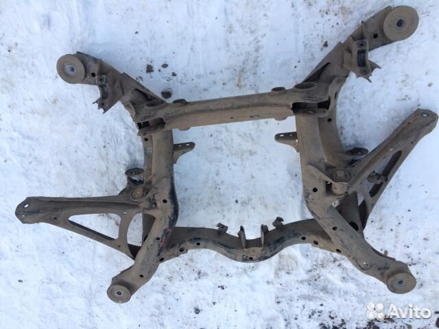 7l0500041 Балка подмоторная зад Туарег, Кайенн, Q7