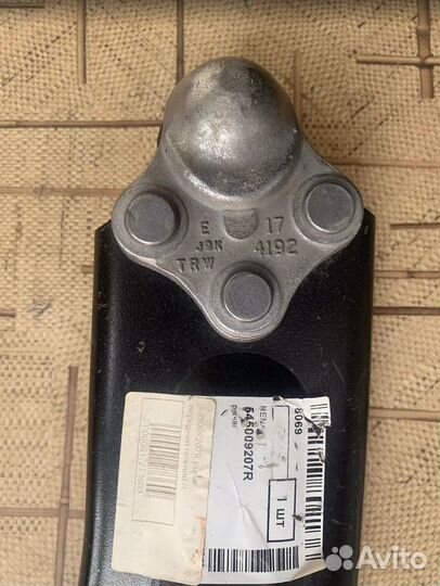 Оригинальный рычаг передний правый renault megane