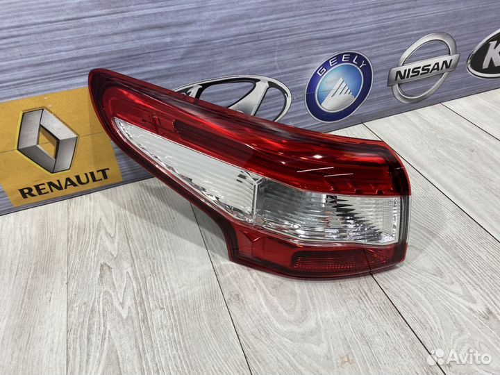 Фонарь задний Nissan qashqai J11 Лев