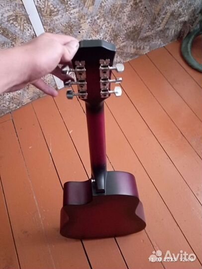 Акустическая гитара