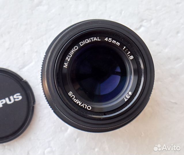 Olympus 45 mm f1.8