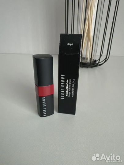 Красная помада Bobbi Brown Regal