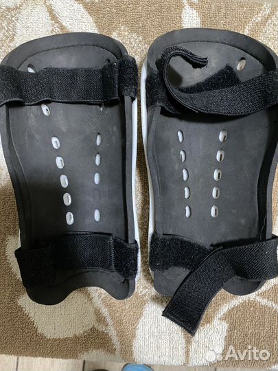 Футбольные щитки