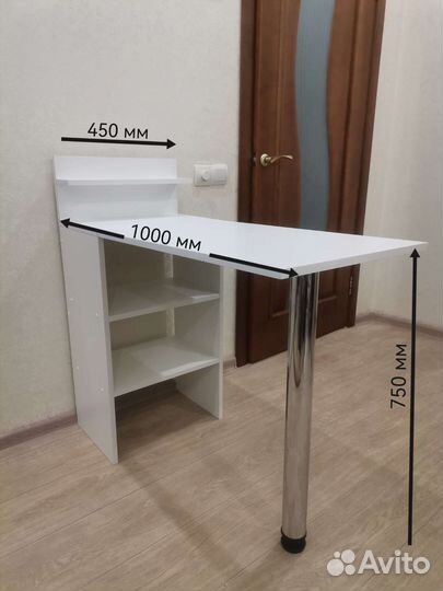 Маникюрный столик