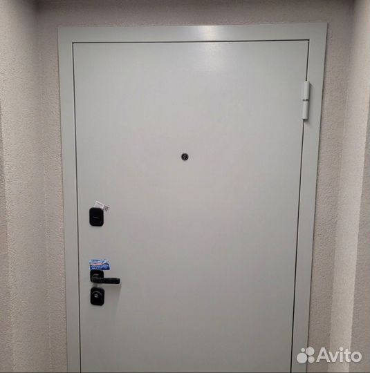 Дверь входная металлическая от застройщика