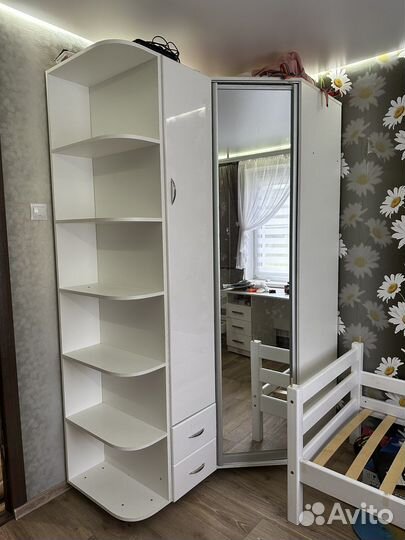 Угловой шкаф