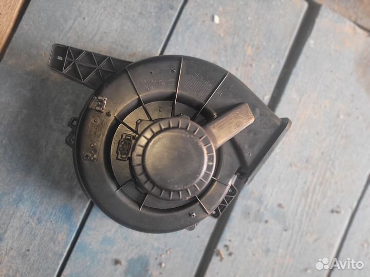 Моторчик печки на volkswagen polo