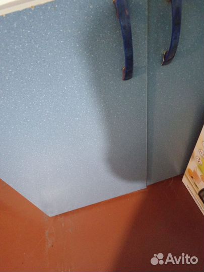 Стол и тумбы2 шт