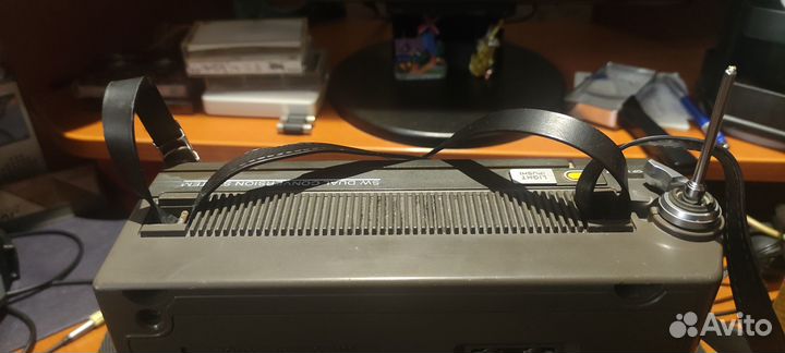 Радиоприемник Sony ICF-5900 в рабочем сост