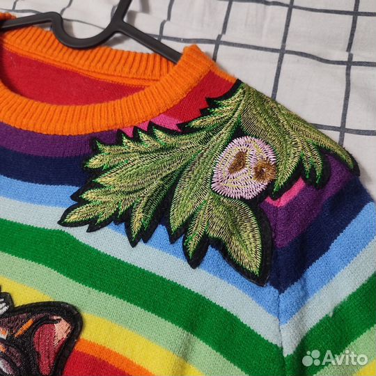 Свитер BTS DNA