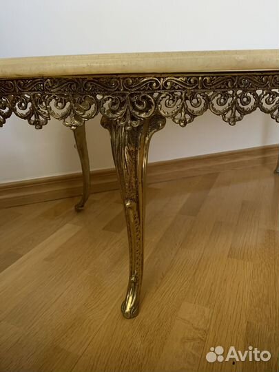 Мраморный стол