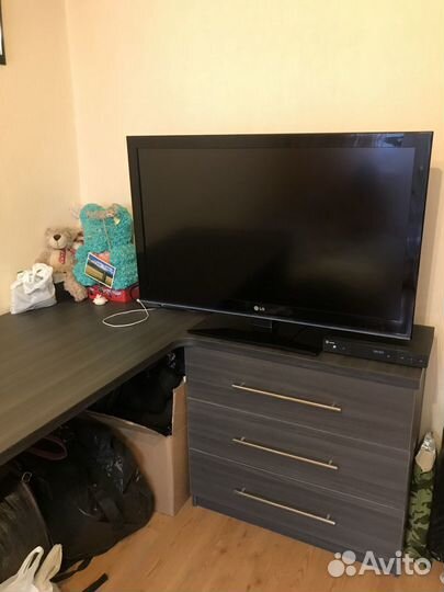 Письменный стол с ящиками