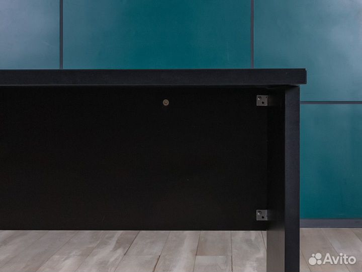 Офисный стол для менеджера