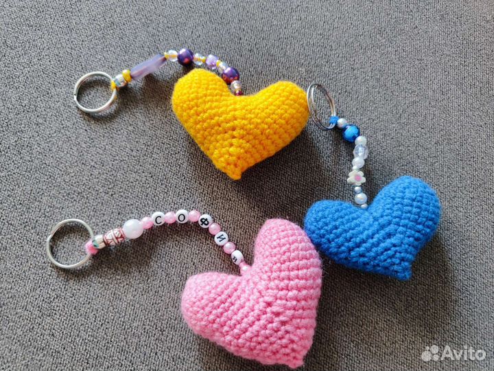 Брелок для ключей именной вязаный