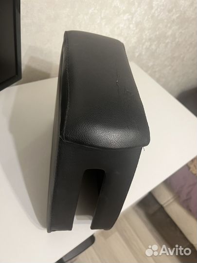 Подлокотник