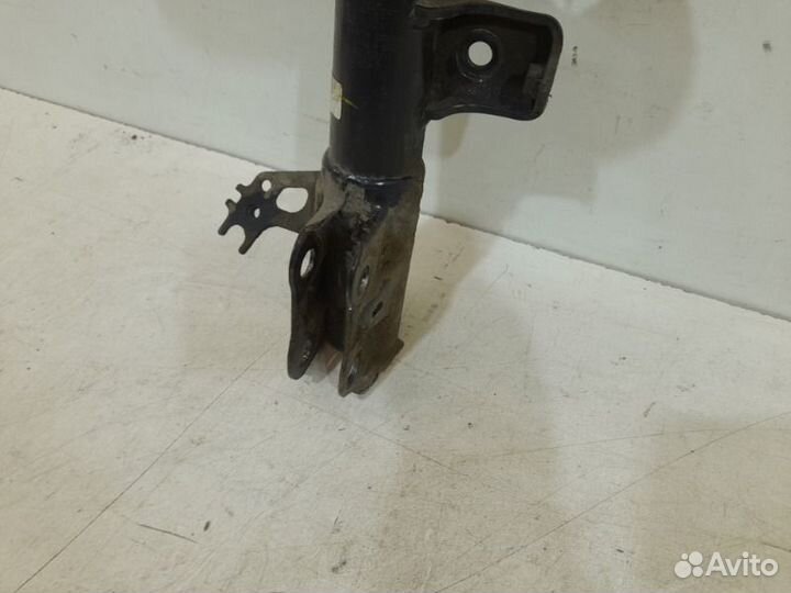 Амортизатор передний левый Toyota Camry V70 2018