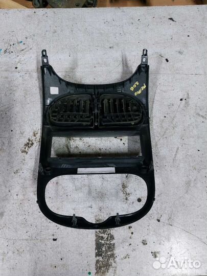 Центральная консоль Peugeot 206