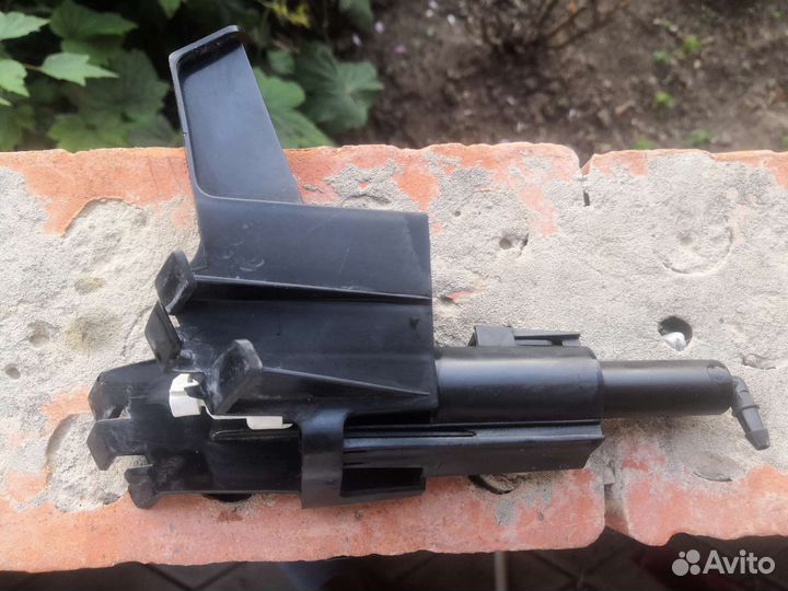 Форсунка омывателя фары nissan qashqai j10 левая