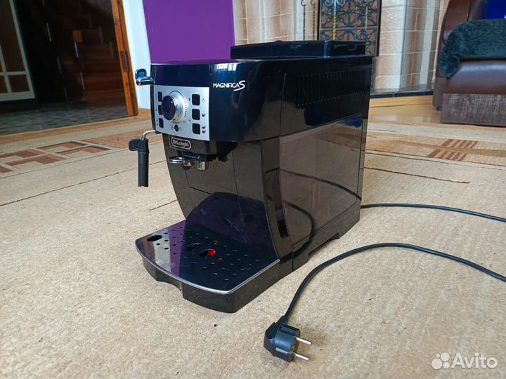 Кофемашина delonghi magnifica s