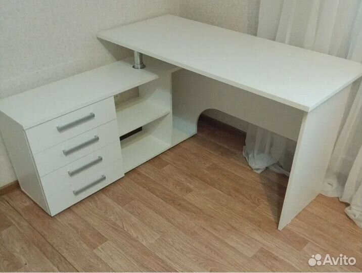 Стол компьютерный угловой