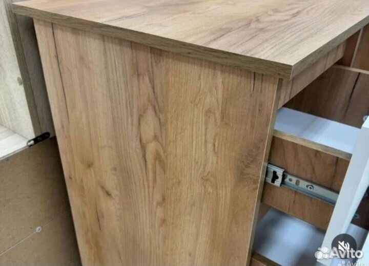 Письменный стол