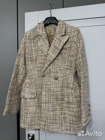 Пиджак с акцентом на талии