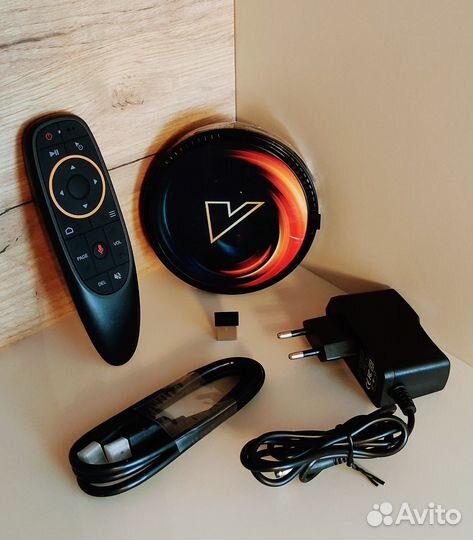 Новая настроенная смарт тв приставка Vontar W2 ATV