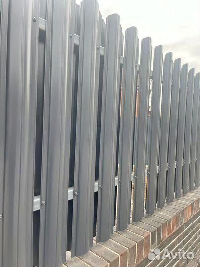 Забор из евроштакетника