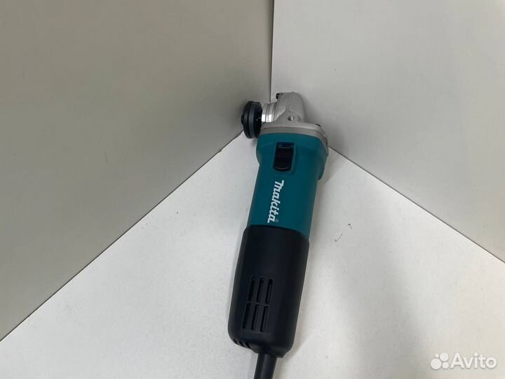 Болгарка Makita 9558HNR