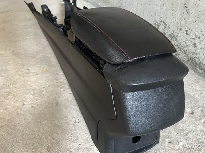 Подлокотник