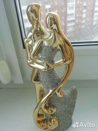 Статуэтка влюблённая пара