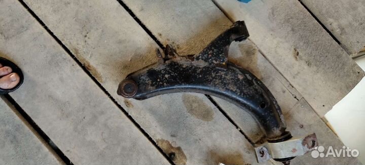 Передние нижние рычаги Субару Форестер sf9
