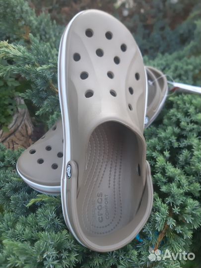 Crocs сабо мужские bayaband бежевые