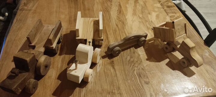 Деревянный трактор игрушка