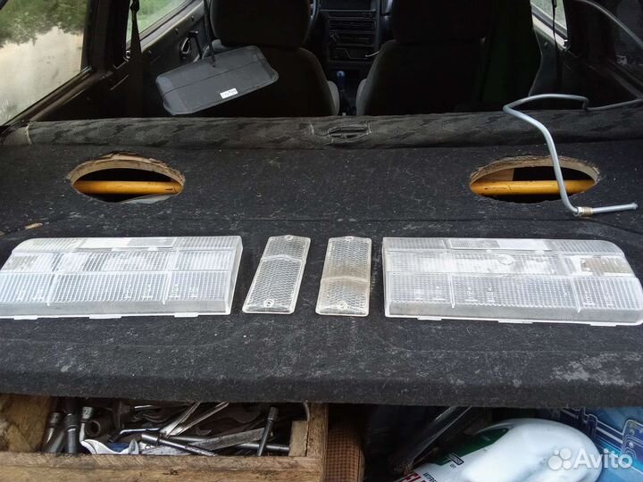 Белые стекла задних фонарей и подфарников ваз 2106