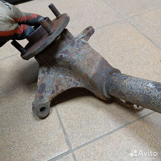 Кулак поворотный левый Форд Фиеста 3