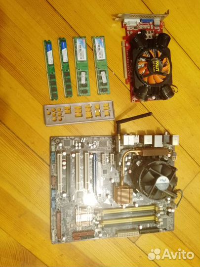 Материнская плата с процессором и памятью