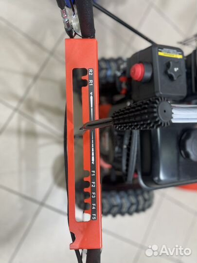 Снегоуборщик Honda HSS569