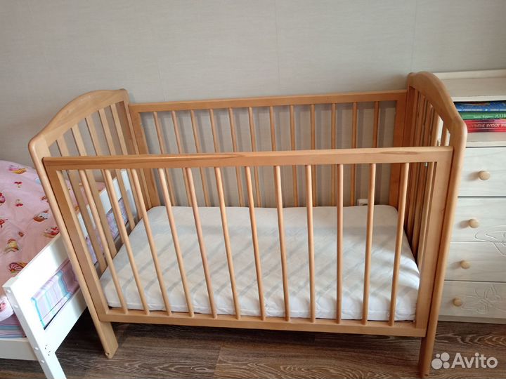 Детская кроватка с матрасом